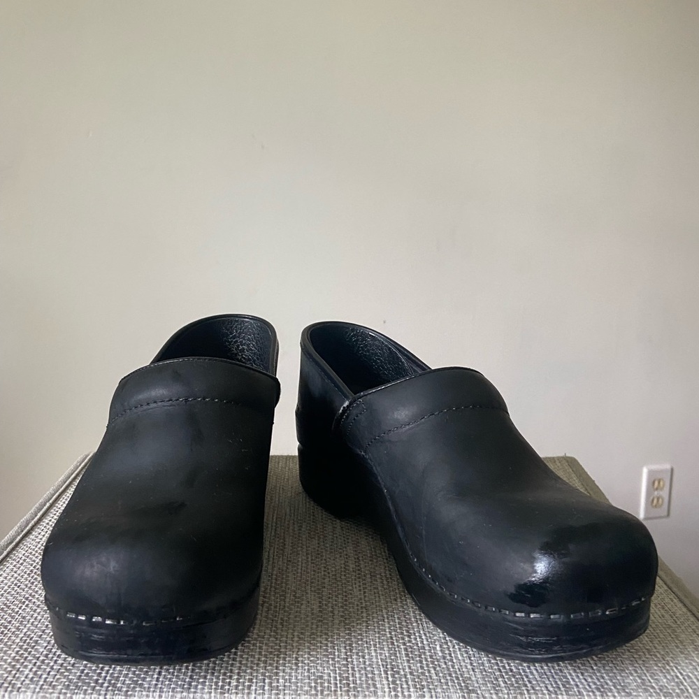 Dansko Clogs / women’s size 6